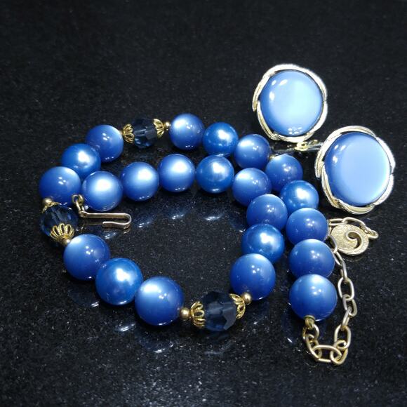 Lisner Blue Moonglow Lucite Necklace Clip On Earrings Set 1950s Vintage Jewelry - Picture 9 of 10